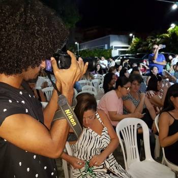 Alunos do Studio D registram homenagem às mães.